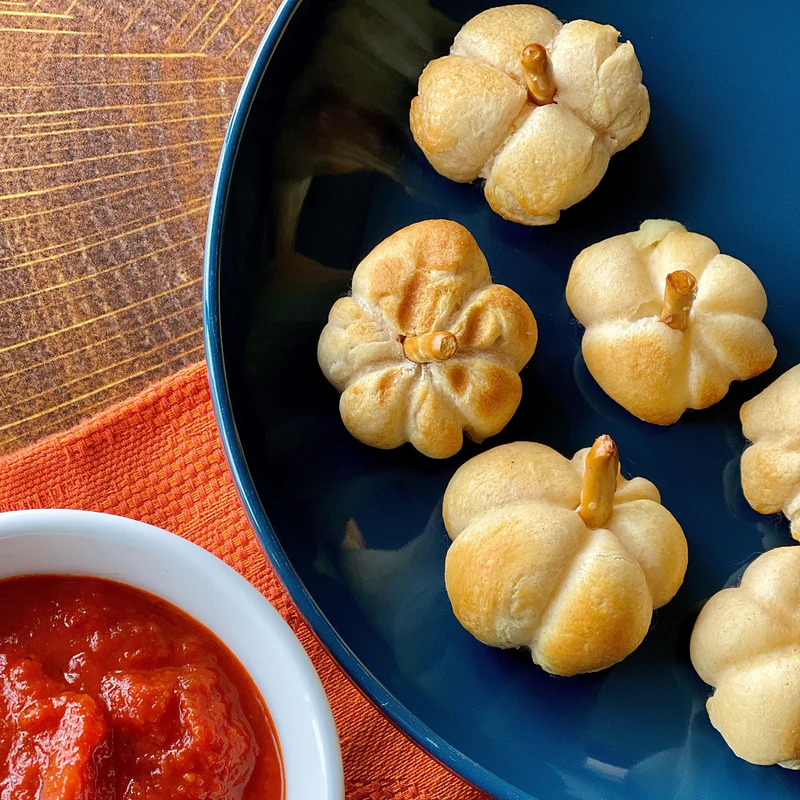 Pumpkin-shaped mozzarella buns